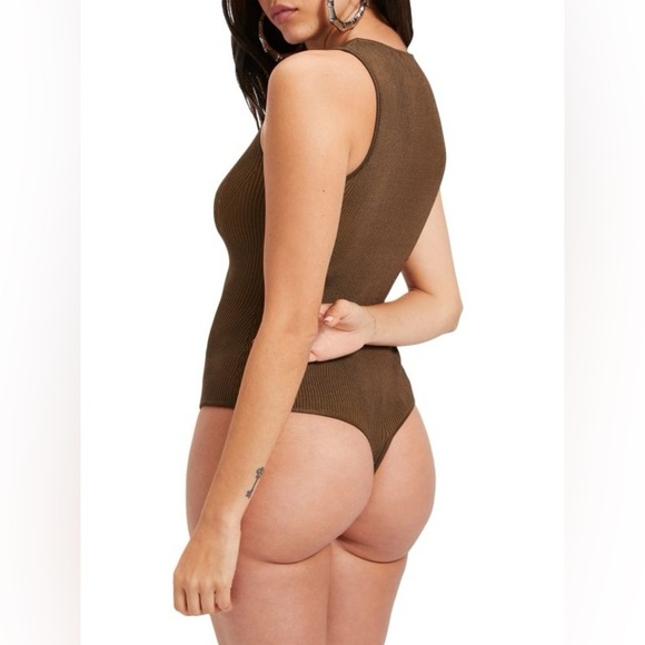Good American Women’s Rib Knit Thong Bodysuit in Fog Greenish Brown Size M (2) - Picture 4 of 16